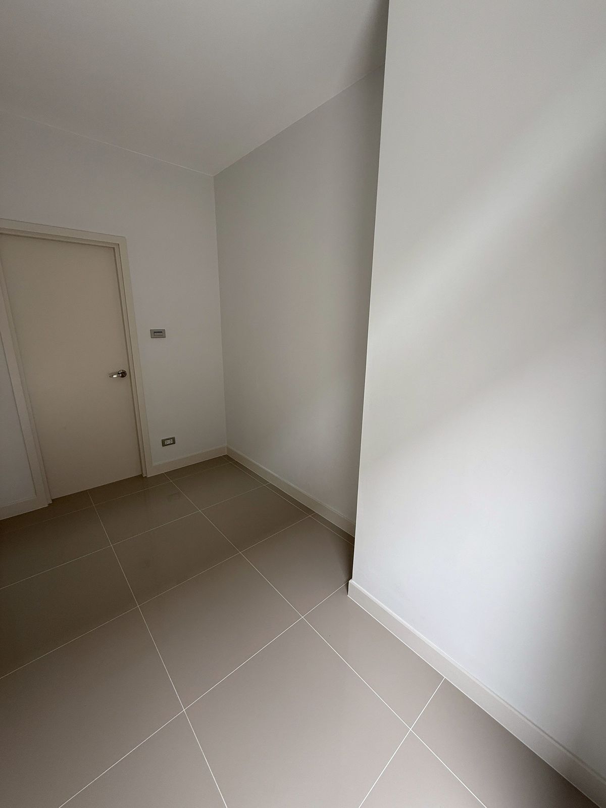 For SaleChokchai 4, Ladprao 71, Ladprao 48, : 🏛️✨Baan Klang Muang Classe, Ratchada -Ladprao, 3.5 floor, 364 sq.m., 51.7 sq.w. | 4 bedrooms, 5 bathrooms, 3 parking spaces, starting 27.9 MB. Contact Tel.0922635410