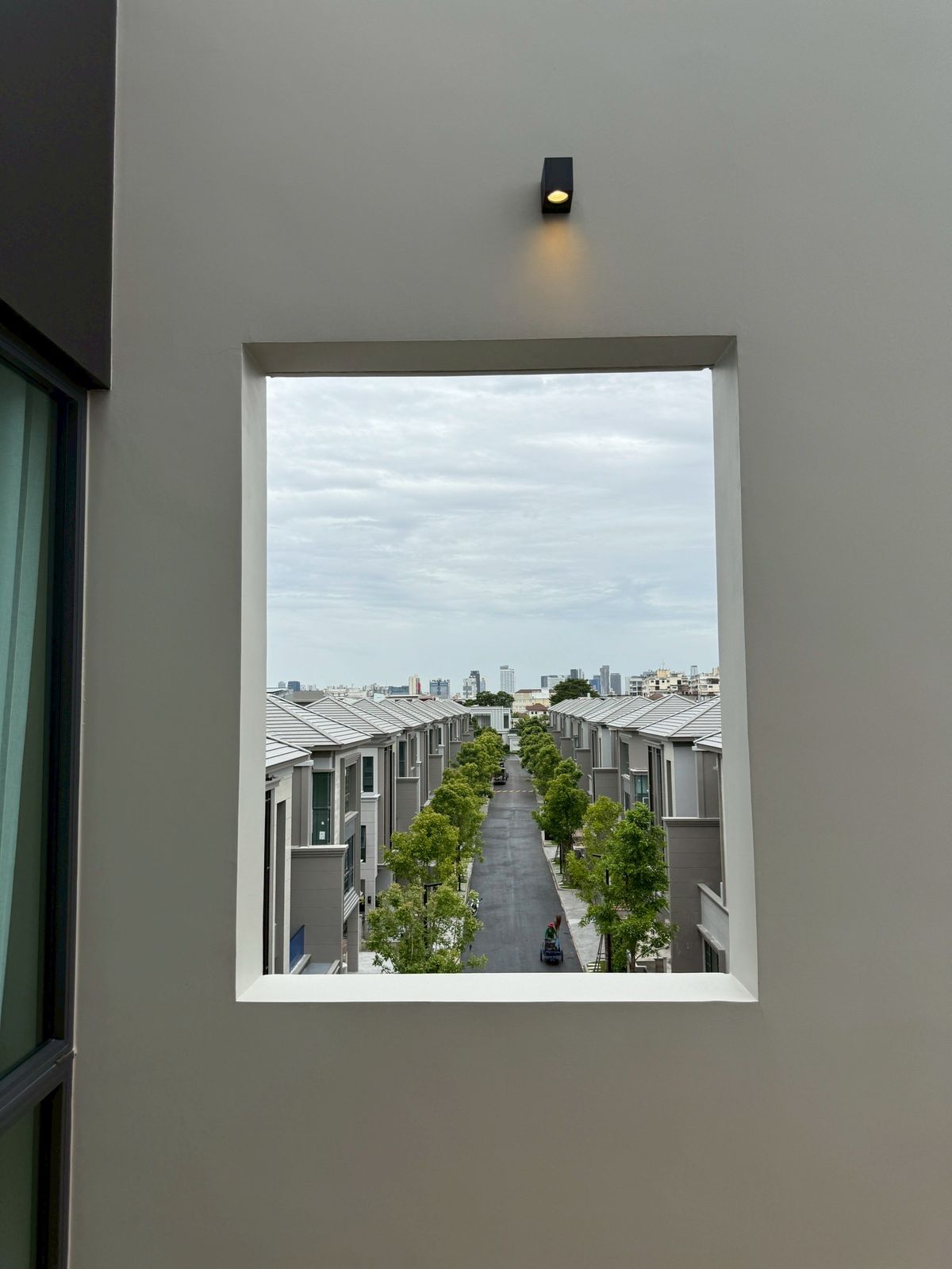 For SaleChokchai 4, Ladprao 71, Ladprao 48, : 🏛️Baan Klang Muang Classe, Ratchada -Ladprao 🌈 3.5 floor townhome, size 364 sq.m. 51.7 sq.w. | 4 bedrooms, 5 bathrooms, 3 parking spaces, starting 27.9 MB. Contact to watch Tel.0922635410