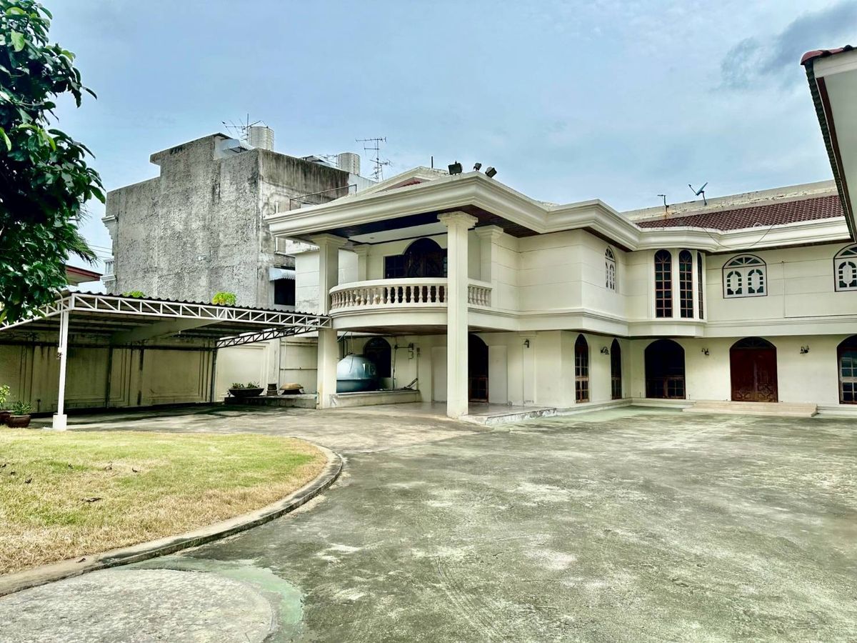 ขายบ้านรัชดา ห้วยขวาง : Rare Opportunity! บ้านพร้อมที่ดินผืนใหญ่ 219 ตารางวา ทำเลใจกลางเมือง ใกล้ MRT สุทธิสาร คุ้มค่ากับการลงทุน