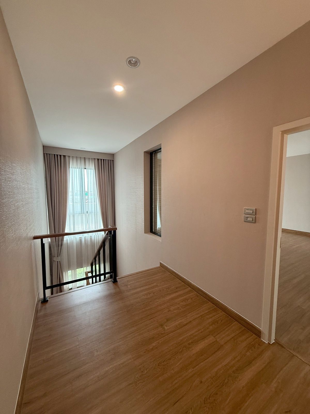 For SaleChokchai 4, Ladprao 71, Ladprao 48, : Baan Klang Muang Classe Ratchada -Ladprao ✨ 3.5 Townhome, 364 sq.m. 51.7 sq.w. | 4 bedrooms, 5 bathrooms, 3 parking spaces, starting 27.9 MB. Contact Tel.0922635410 (Earth)