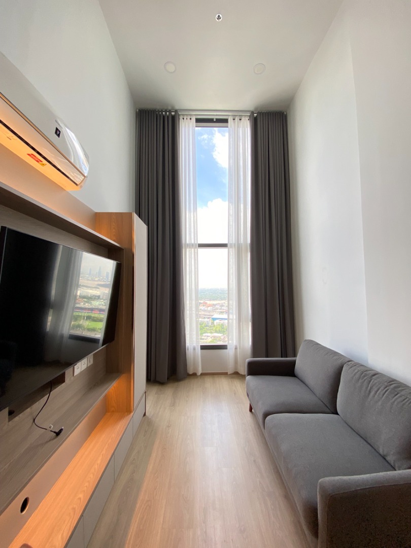 For RentCondoKhlongtoei, Kluaynamthai : 🔥For urgent rent🔥 Life Rama 4 - Asoke Duplex, high ceiling, open and airy, Bang Krachao view, fully furnished, ready to move in.