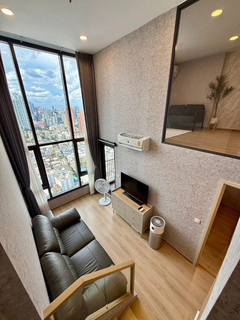For RentCondoKhlongtoei, Kluaynamthai : 🔥Urgent for rent🔥 Life Rama 4 - Asoke Vertiplex, high ceilings, Benjakitti Park view, fully furnished, ready to move in.