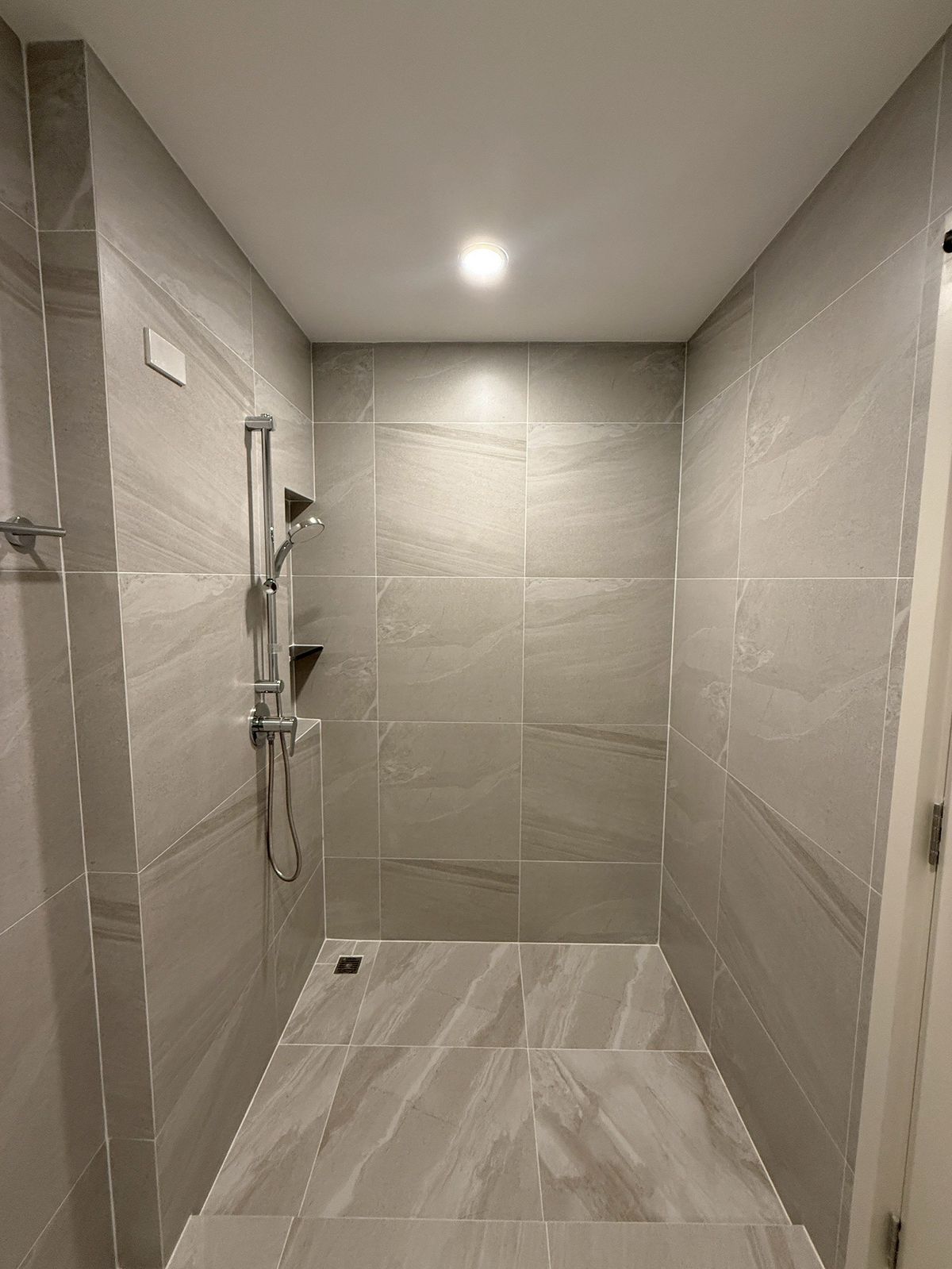 For SaleChokchai 4, Ladprao 71, Ladprao 48, : 🏛️Baan Klang Muang Classe, Ratchada -Ladprao 🌈 3.5 floor townhome, size 364 sq.m. 51.7 sq.w. | 4 bedrooms, 5 bathrooms, 3 parking spaces, starting 27.9 MB. Contact to watch Tel.0922635410