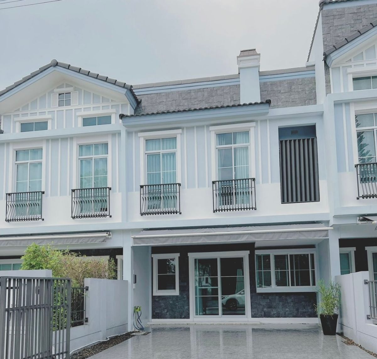 For RentTownhomeBangna, Bearing, Lasalle : Rent 2 -story townhome, Indy 2, Bang Na -Ramkhamhaeng 2, beautiful, ready to be near the Mega Bangna. Interested in Atline.@841QLNR