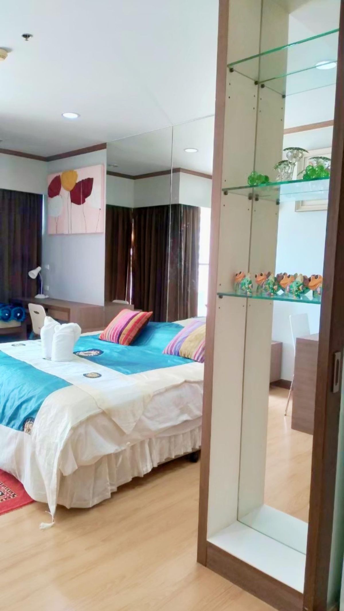 For RentCondoRatchathewi,Phayathai : The Address Siam【𝐑𝐄𝐍𝐓】🔥Spacious and open design with glass and built-in furniture for complete functionality🔥  Contact Line ID: @hacondo