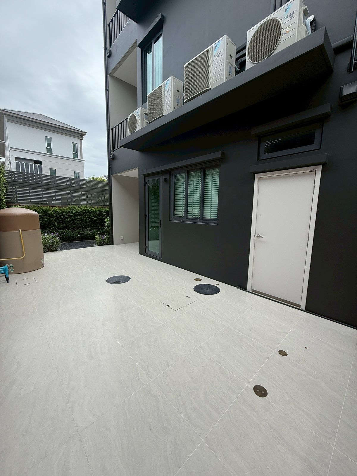 For SaleChokchai 4, Ladprao 71, Ladprao 48, : 🏛️✨Baan Klang Muang Classe, Ratchada -Ladprao, 3.5 floor, 364 sq.m., 51.7 sq.w. | 4 bedrooms, 5 bathrooms, 3 parking spaces, starting 27.9 MB. Contact Tel.0922635410