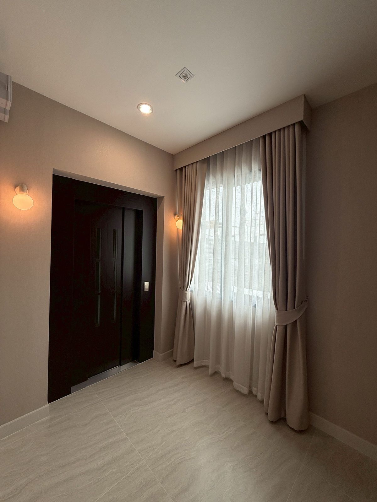 For SaleChokchai 4, Ladprao 71, Ladprao 48, : Baan Klang Muang Classe Ratchada -Ladprao ✨ 3.5 Townhome, 364 sq.m. 51.7 sq.w. | 4 bedrooms, 5 bathrooms, 3 parking spaces, starting 27.9 MB. Contact Tel.0922635410 (Earth)