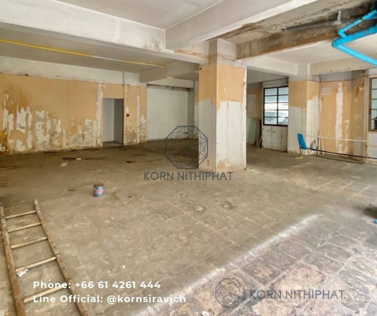 For RentRetail SpaceSukhumvit, Asoke, Thonglor : For Rent - Commercial Spaces at Asoke Sukhumvit Near BTS Asoke Sourroound with Luxury Condo / Services Apartment / Expats Traffic