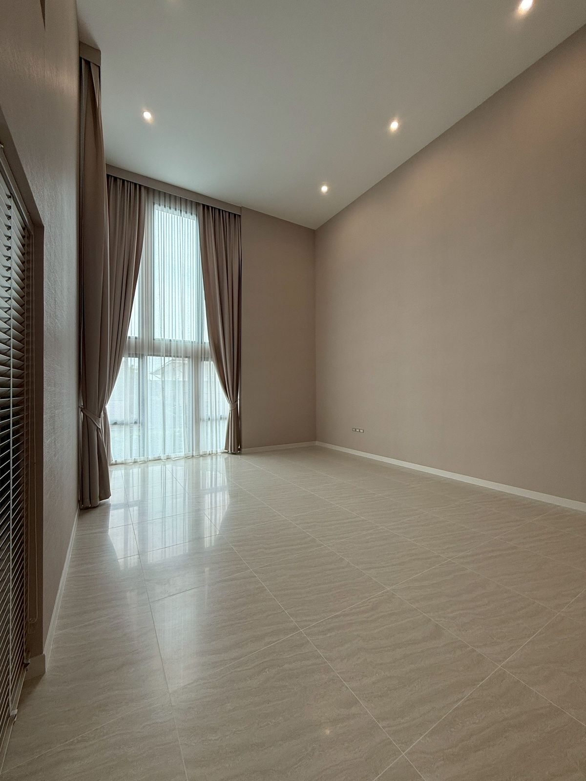For SaleChokchai 4, Ladprao 71, Ladprao 48, : 🏛️Baan Klang Muang Classe, Ratchada -Ladprao 🌈 3.5 floor townhome, size 364 sq.m. 51.7 sq.w. | 4 bedrooms, 5 bathrooms, 3 parking spaces, starting 27.9 MB. Contact to watch Tel.0922635410