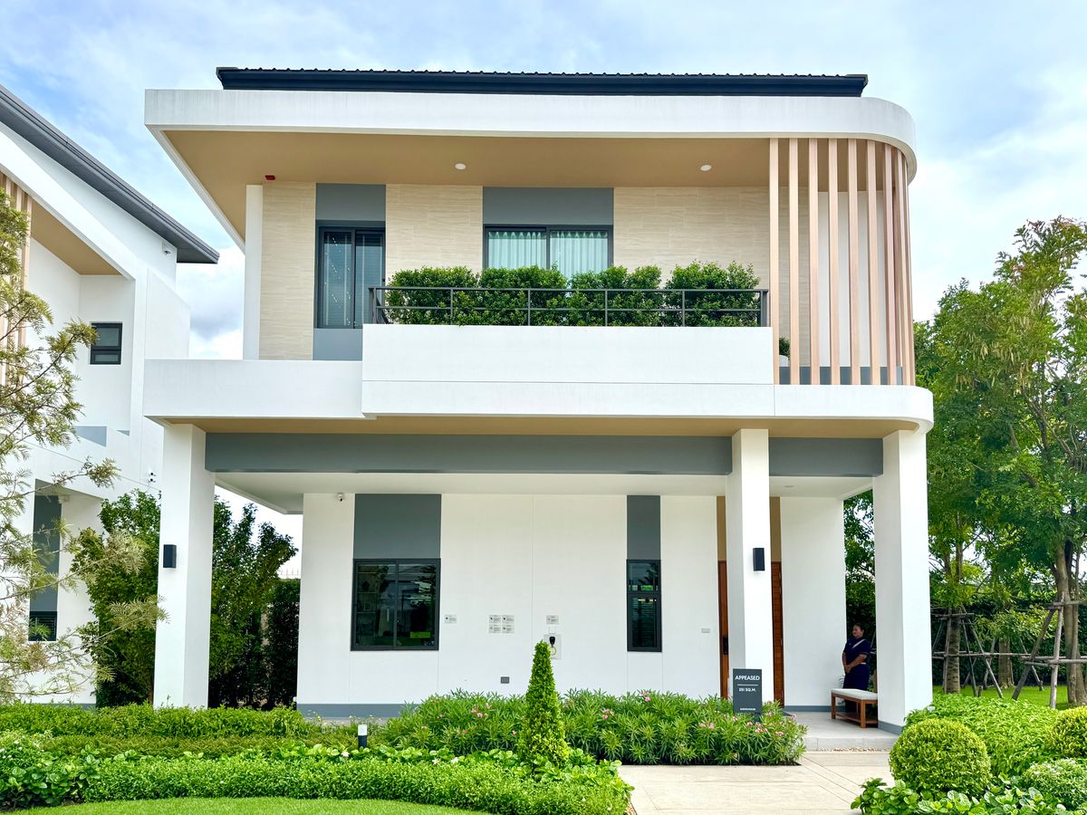 ขายบ้านพัฒนาการ ศรีนครินทร์ : (SALE) บ้านนินญา กรุงเทพกรีฑา - มอเตอร์เวย์  บ้านเดี่ยว 3 ชั้น Type Appeased (S) ขนาด 251 ตร.ม. 5 นอน 5น้ำ 3 จอด 📞 โทรเลย 065-2614622 แทมมี่