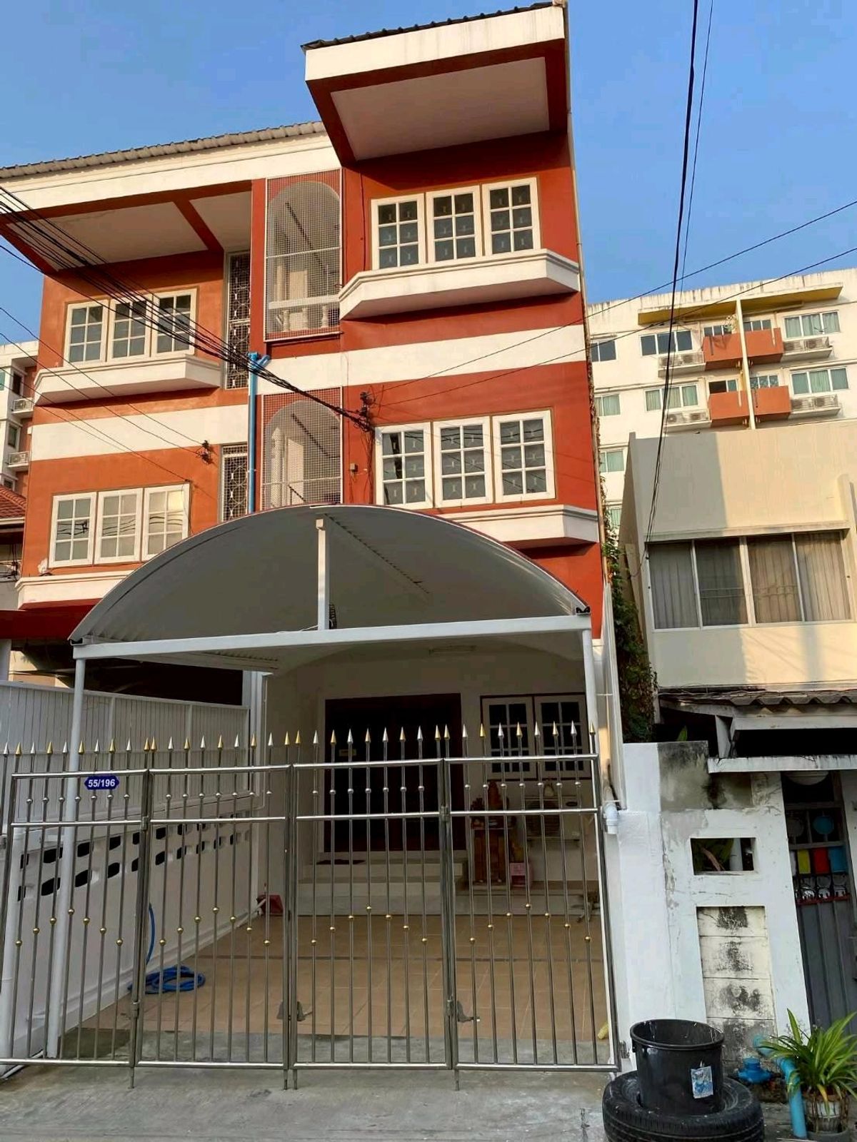 ให้เช่าทาวน์โฮมลาดพร้าว เซ็นทรัลลาดพร้าว : ทาวน์เฮาส์ 3 ชั้น ทำเลลาดพร้าว 29 ทำเลดี เดินทางสะดวก
◾ จากปากซอยเพียง 200 เมตร
◾ ใกล้ MRT ลาดพร้าว
◾ รถไฟฟ้าสายสีเหลือง สถานีต้นทาง ลาดพร้าว–รัชดา
◾ ใกล้ธนาคารกสิกรไทย / กรุงไทย
◾ Big C ลาดพร้าว