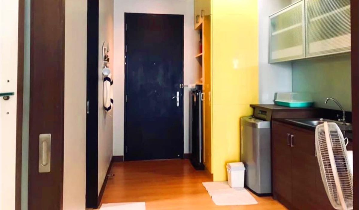 For RentCondoRatchathewi,Phayathai : The Address Siam【𝐑𝐄𝐍𝐓】🔥Spacious and open design with glass and built-in furniture for complete functionality🔥  Contact Line ID: @hacondo