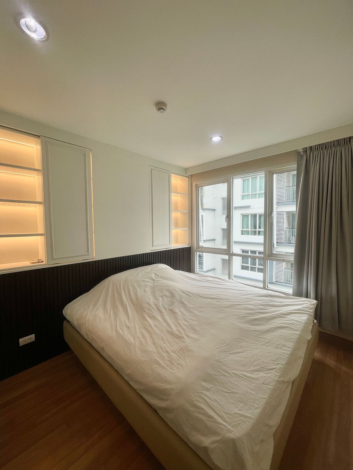 For RentCondoSukhumvit, Asoke, Thonglor : ✅ ให้เช่า คอนโด Voque Sukhumvit 16 | ห้องใหญ่ 41 ตร.ม. | 1 ห้องนอน 1 ห้องน้ำ | รีโนเวทใหม่ 2023 | เฟอร์นิเจอร์ Built-in ครบ พร้อมอยู่ ใกล้ BTS Asoke & MRT Sukhumvit | เพียง 18,000 บาท/เดือน | LINE: @323gqmho | Ref: T1965