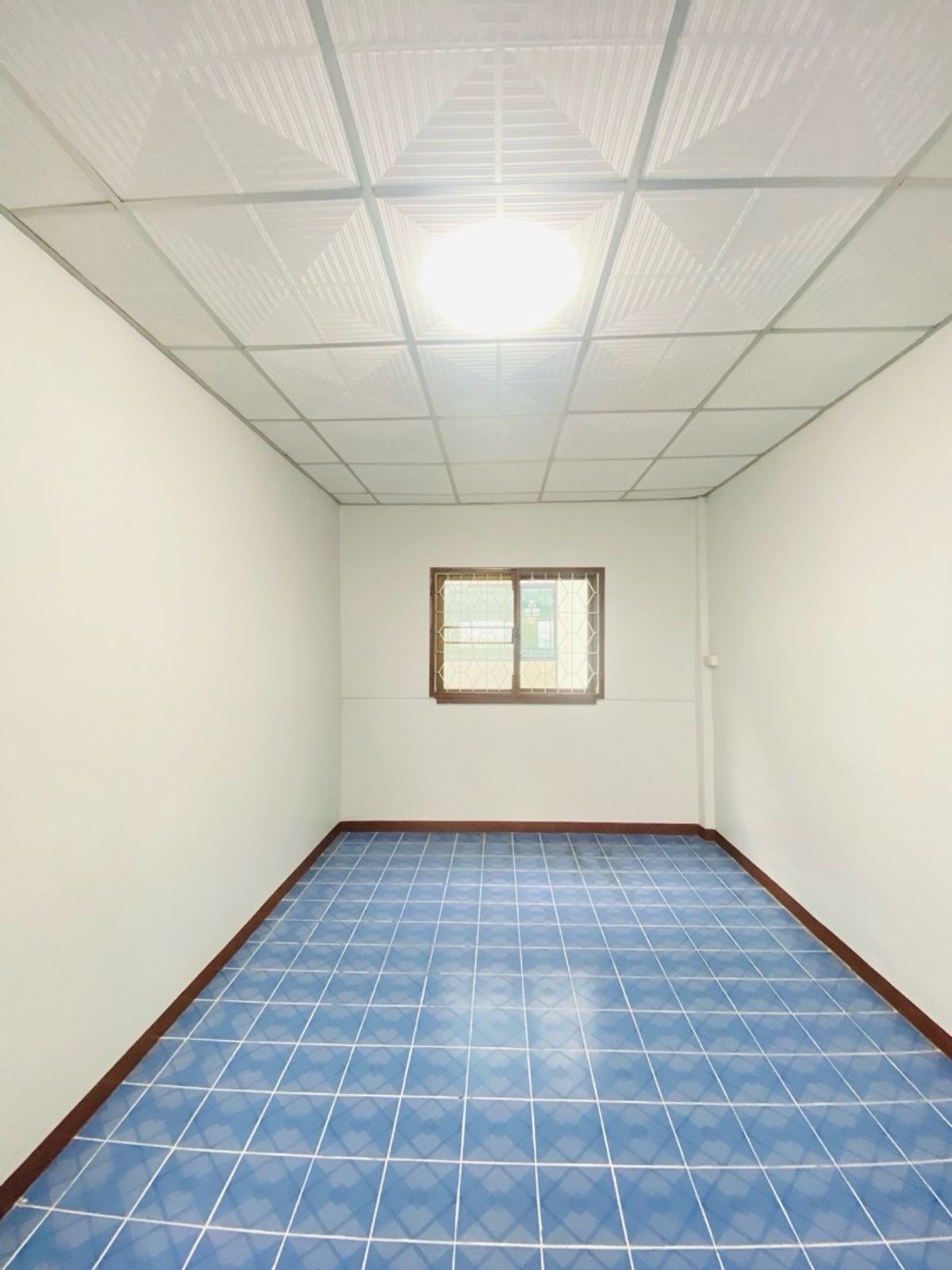 ขายทาวน์โฮมนนทบุรี บางใหญ่ บางบัวทอง : ตึก 4.5 ชั้น ซอยบางกร่าง50 นนทบุรีเดินทางสะดวก เข้าซอยเพียง 50 เมตร ทำเลดีมาก เหมาะทั้งอยู่อาศัยและทำธุรกิจ