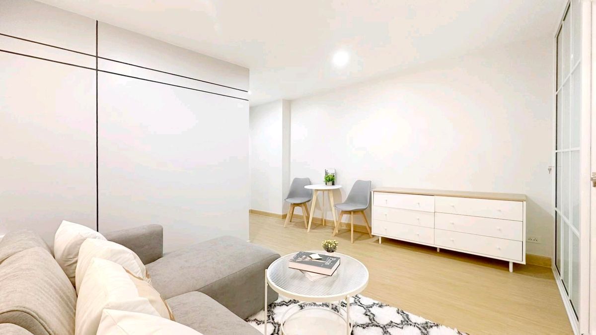 ขายคอนโดบางนา แบริ่ง ลาซาล : 👉ของมันต้องมี! คอนโดพร้อมอยู่ ห้องครัวแยก ระเบียงกว้าง ราคาเบา ผ่อนถูกกว่าเช่า!  ✨️Regent Home 7/2 Bangna (รีเจ้นท์ โฮม 7/2 บางนา)✨️