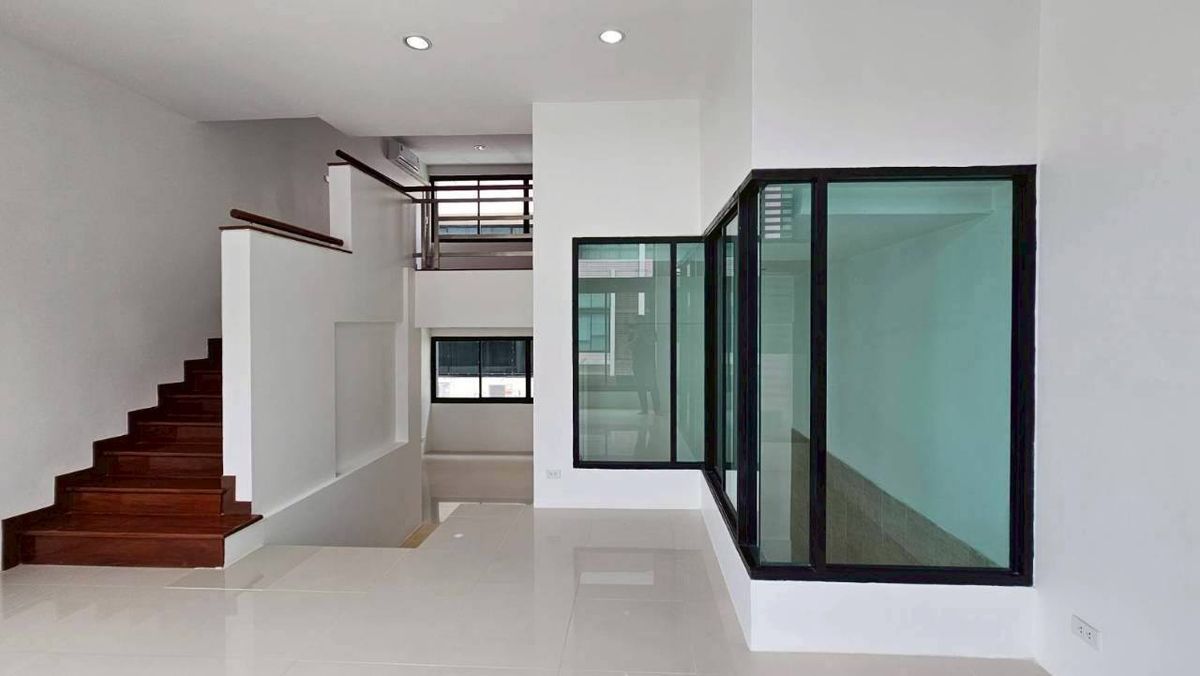 ขายโฮมออฟฟิศเลียบทางด่วนรามอินทรา : ขายโฮมออฟฟิศ 4 ชั้น เดอะ ฮาบิแทท ศรีวรา ทาวน์อินทาวน์ 25 ตร.วา พื้นที่ใช้สอย 300 ตร.ม. 4 ห้องนอน 4 ห้องน้ำ ขาย 13.75 ลบ.*