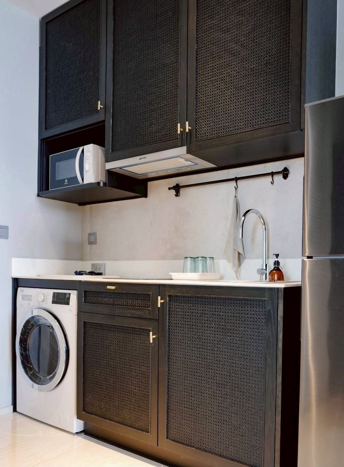 ให้เช่าคอนโดสีลม ศาลาแดง บางรัก : ปล่อยเช่า  1 นอน 1  น้ำ 50 ตร.ม. ห้องสวย ตกแต่งอย่างดีเฟอร์+เครื่องใช้ไฟฟ้าครบ ชั้นสูง วิวไม่บล็อก พร้อมเข้าอยู่