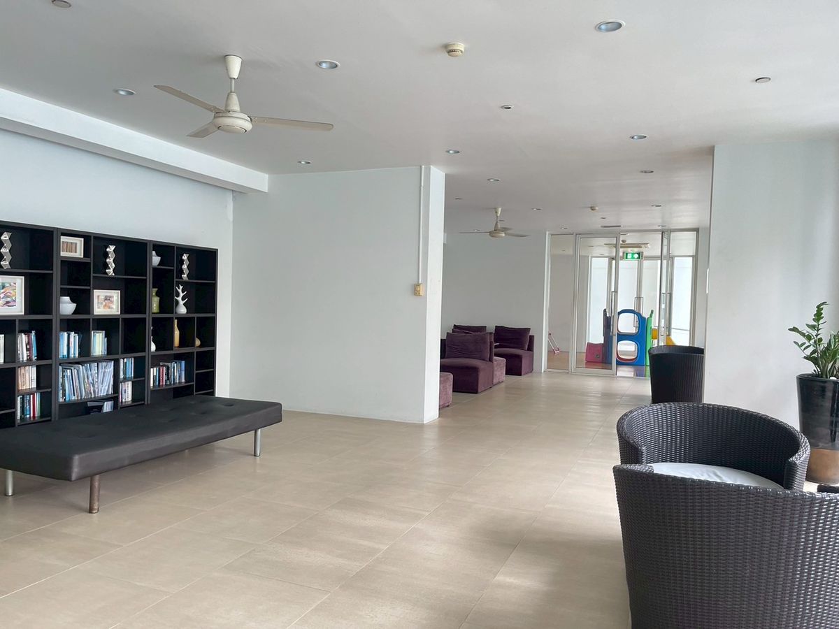 ให้เช่าคอนโดราชเทวี พญาไท : Rare Item! ห้อง 1 นอนไซต์ 72sqm หายากมากกกในทำเลนี้ในราคานี้ ชั้นไม่สุงมากค่ะ ไม่เกิน 15 สบายใจได้เลย ไม่เสียหายจากแผ่นดินไหว ตึกสภาพดี ส่วนกลางใช้ได้ปกติ สนใจติดต่อ 0876358339 