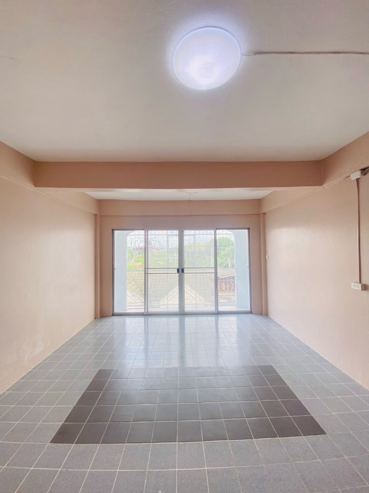 ขายทาวน์โฮมนนทบุรี บางใหญ่ บางบัวทอง : ตึก 4.5 ชั้น ซอยบางกร่าง50 นนทบุรีเดินทางสะดวก เข้าซอยเพียง 50 เมตร ทำเลดีมาก เหมาะทั้งอยู่อาศัยและทำธุรกิจ