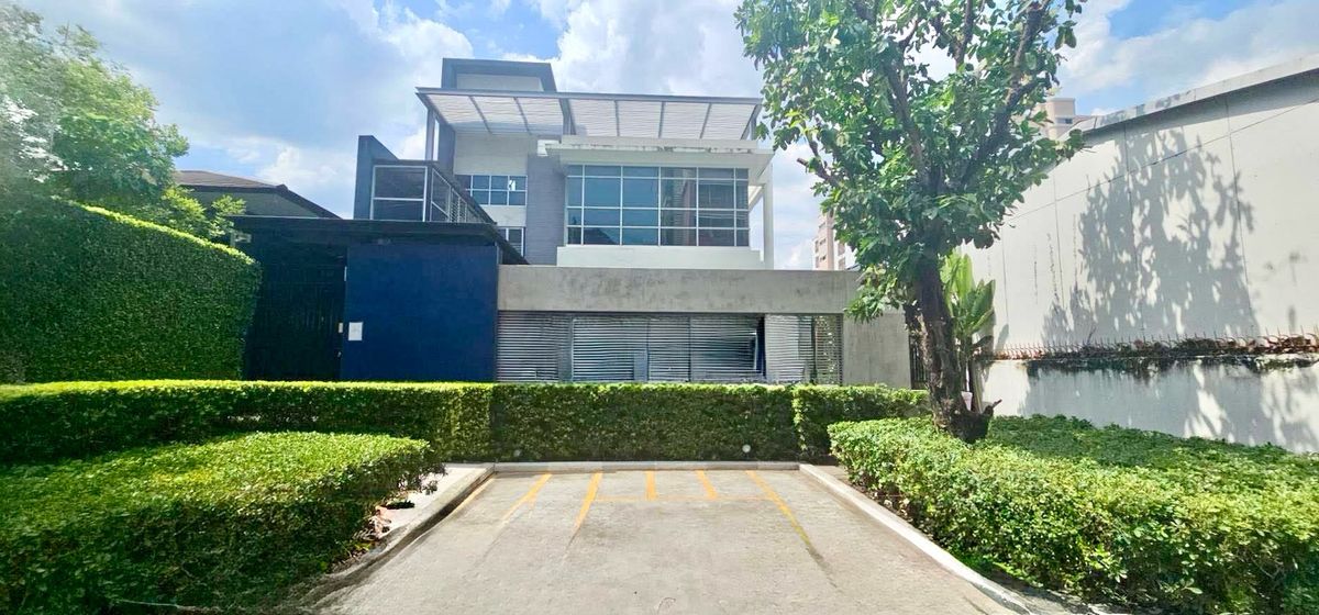 โฮมออฟฟิศรัชดา ห้วยขวาง : 🏢Home Officr เอนกประสงค์ 2 ชั้น + สระว่ายน้ำส่วนตัว🌊 437 sq.m.   ซ.รัชดาภิเษก 17 มีที่จอดรถ🚗