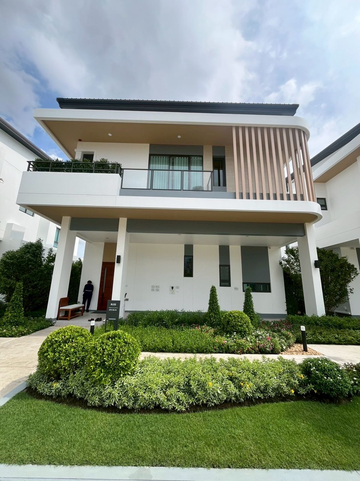 ขายบ้านลาดกระบัง สุวรรณภูมิ : 💎 ขายบ้านเดี่ยวหรู แบบ BLISS – บ้านนินญา กรุงเทพกรีฑา – มอเตอร์เวย์ 💎 ราคาพิเศษ 15,540,000 บาท