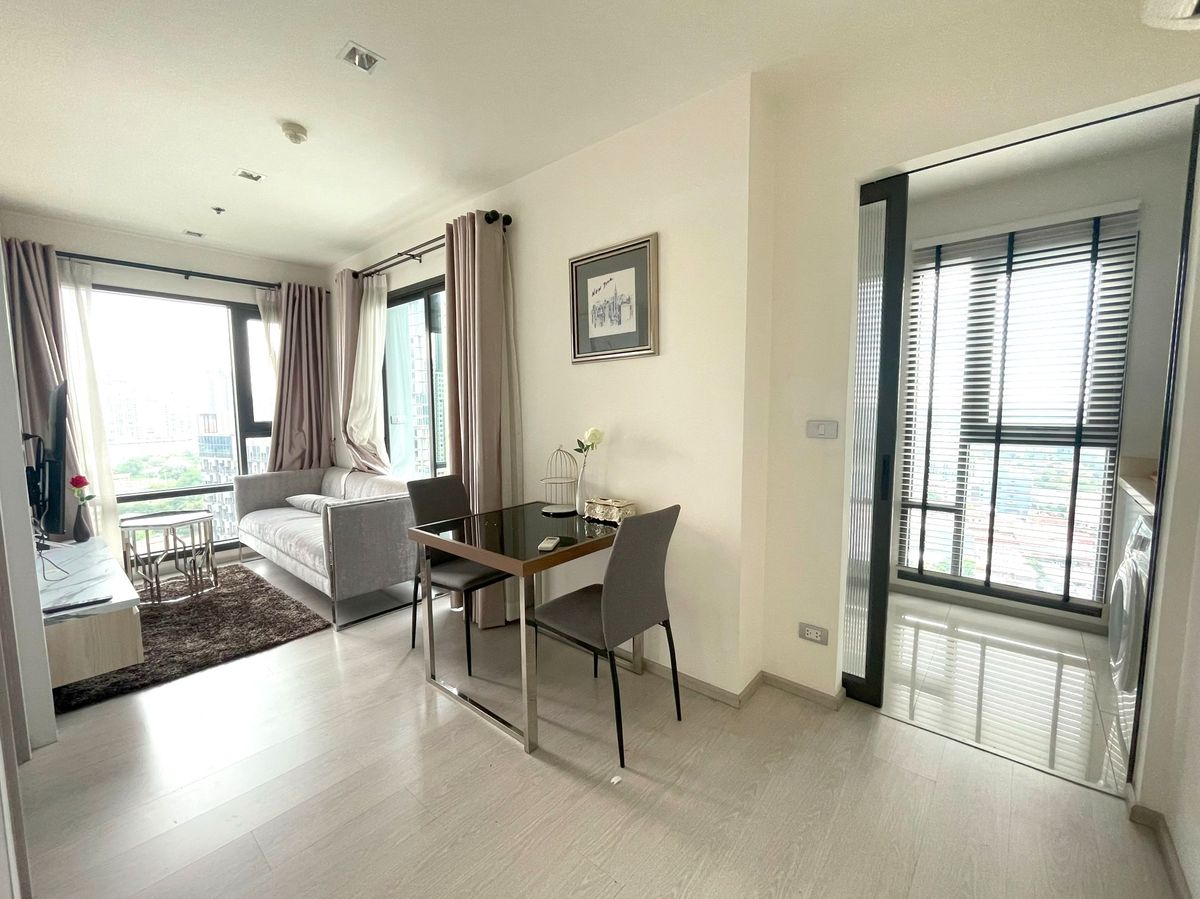 ให้เช่าคอนโดสุขุมวิท อโศก ทองหล่อ : For Rent Rhythm Sukhumvit 36-38 near BTS Thonglor 21floor corner unit