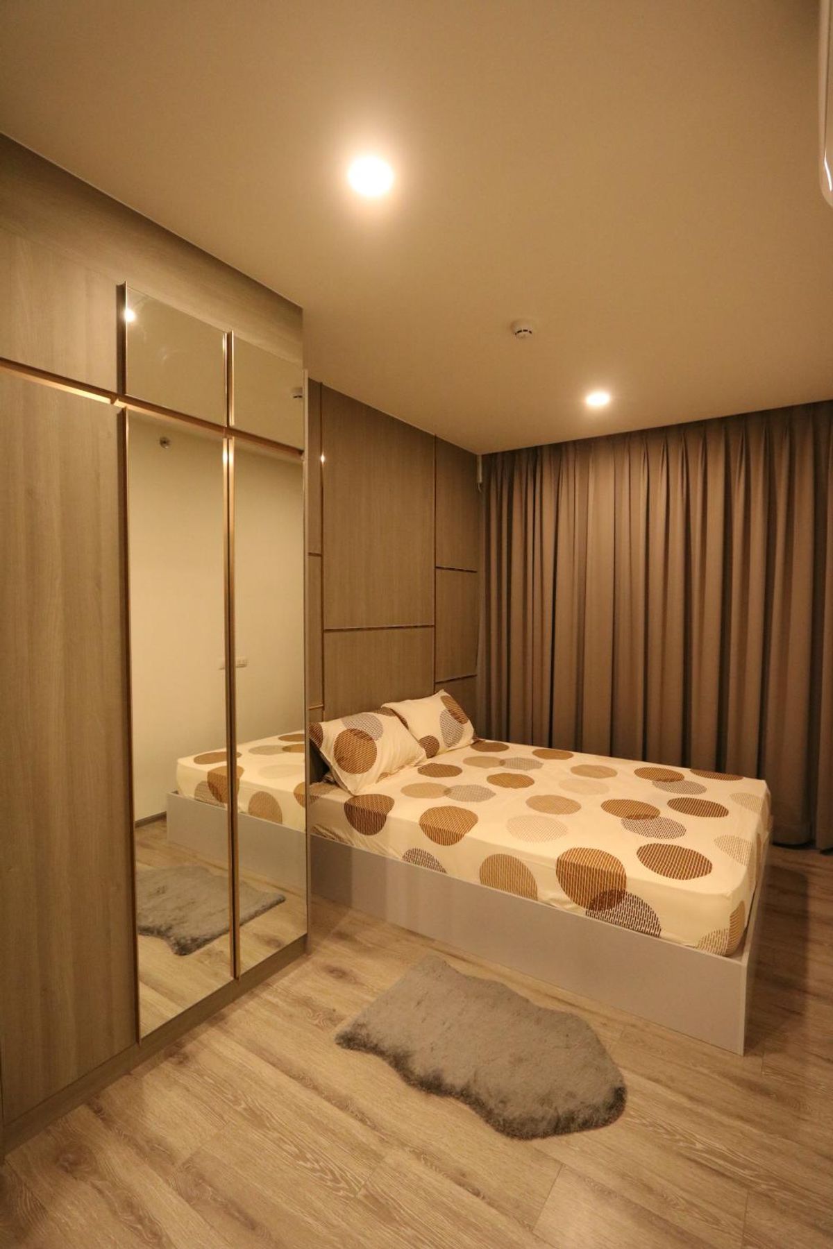 For RentCondoBangna, Bearing, Lasalle : 🌍 Rent a condo in Samut Prakan! Good quality at an affordable price Complete electrical appliances ready Ready to enter this 25 Aug 68 / Near BTS Bearing 500 meters / If interested, book immediately
