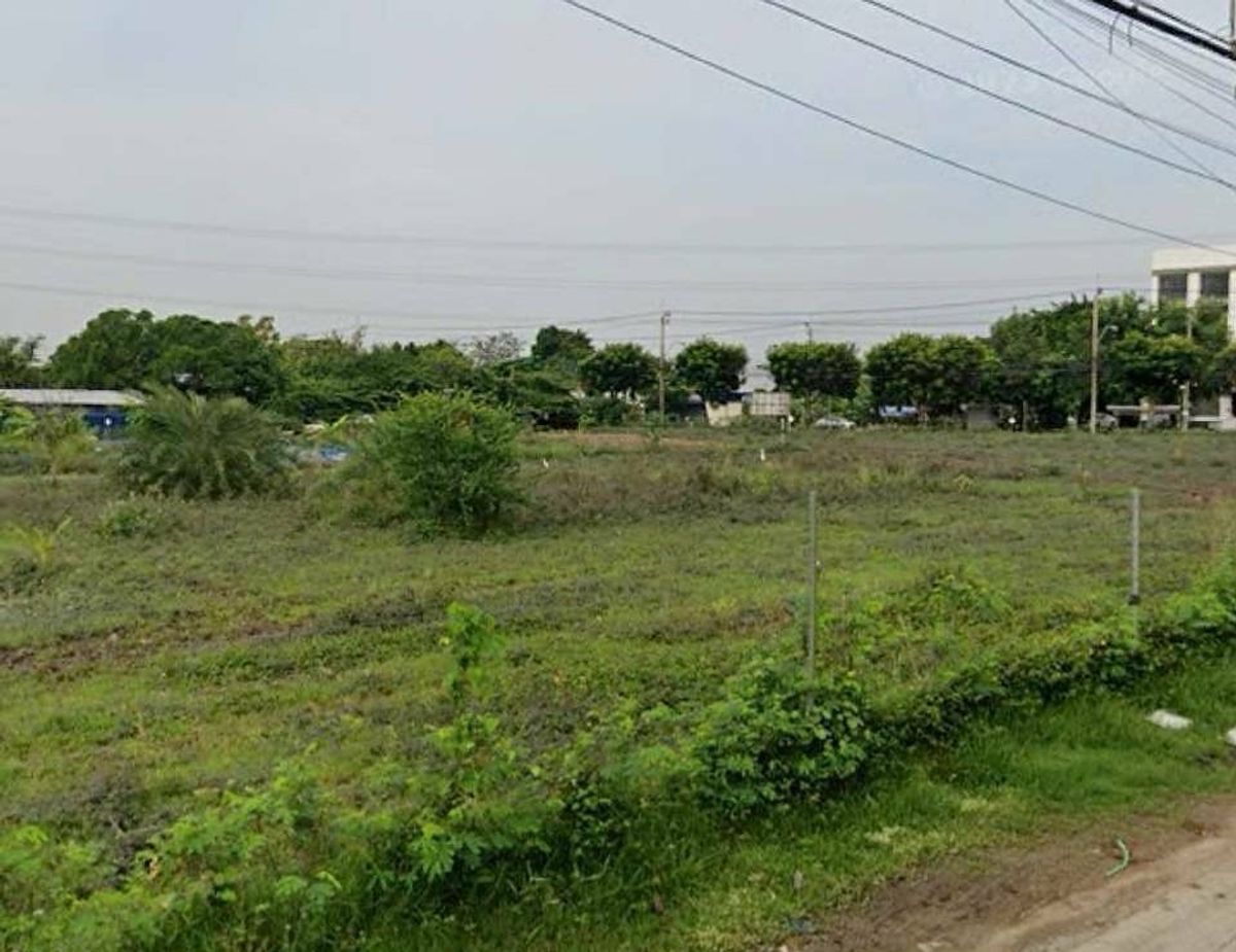 For SaleLandLadkrabang, Suwannaphum Airport : Empty land for sale, 15-3-40 rai, next to Chaloem Phrakiat Rama 9 Road, near the Prawet District Office.
