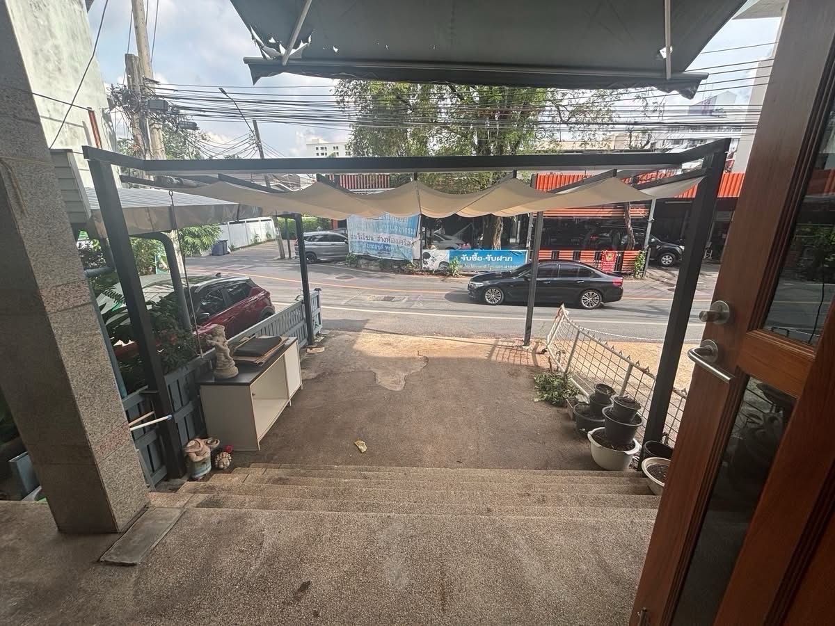 For RentShop HouseSukhumvit, Asoke, Thonglor : For Rent - Commercial Building at Ekkamai Sukhumvit 63 For Business | Renting Ekkamai Sukhumvit 63 for business operations