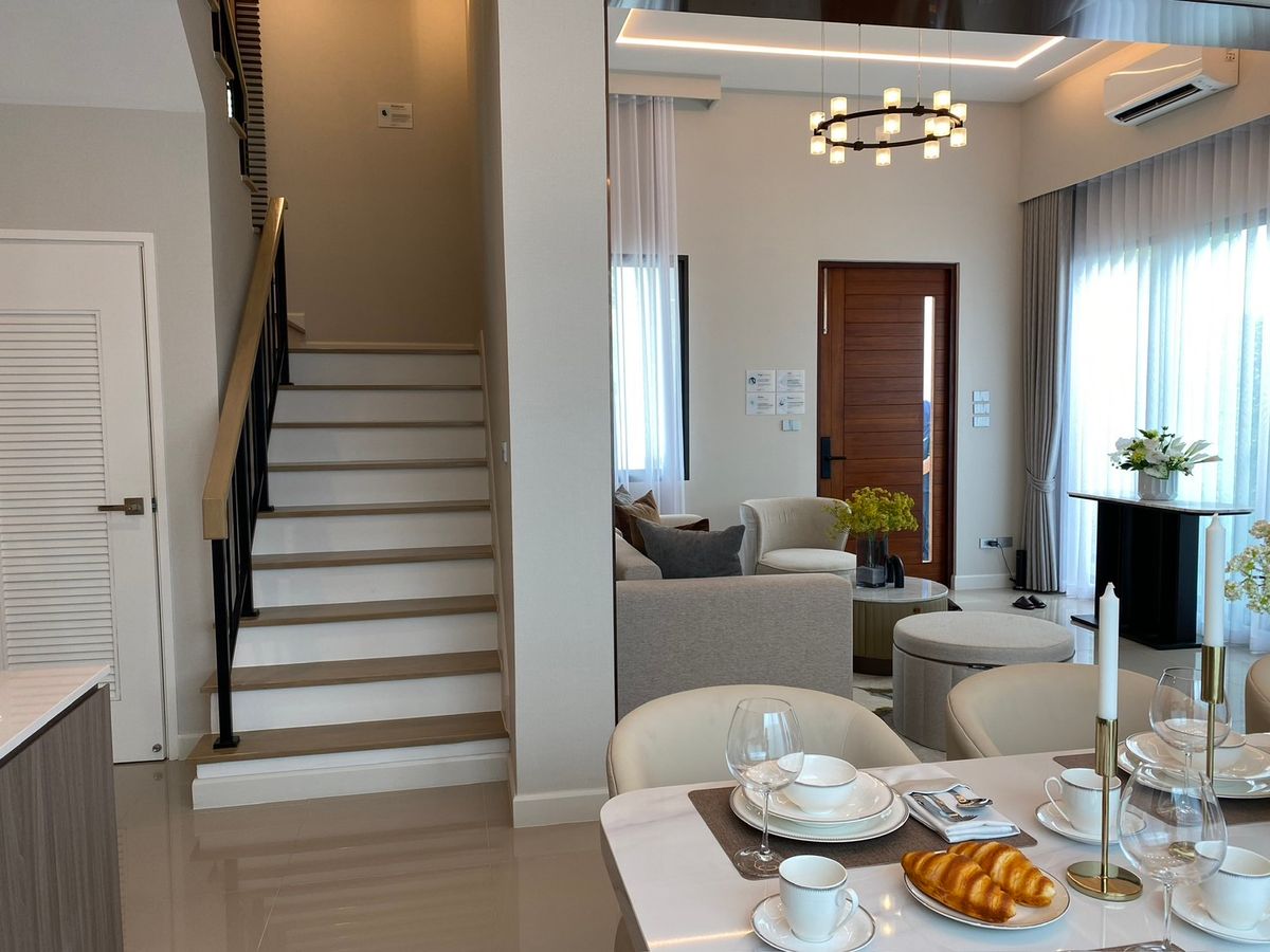 For SaleHouseLadkrabang, Suwannaphum Airport : & quot; Ban Ninya, Krungthep Kreetha Motorway & quot; 3 -storey detached house project, Krungthep Kreetha from Central Pattana