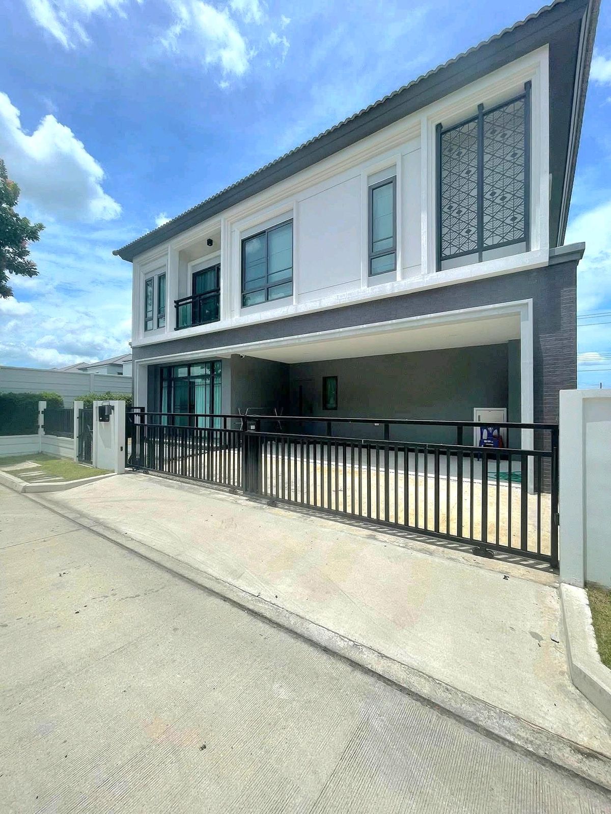 For RentHouseLadkrabang, Suwannaphum Airport : 🔴65,000 ฿ 🔴 𝗚𝗿𝗮𝗻𝗱 𝗚𝗿𝗮𝗻𝗱 𝗕𝗿𝗶𝘁𝗮𝗻𝗶𝗮 𝗕𝗿𝗶𝘁𝗮𝗻𝗶𝗮 𝟵 - 𝗞𝗿𝘂𝗻𝗴𝘁𝗵𝗲𝗽𝗸𝗿𝗲𝗲𝘁𝗵𝗮┃ Grand Britania Rama 9 - Krungthep Kreetha ✅ Near Airport Link Ladkrabang. Welcome 🙏 Interested to say hello (very fast): 📱 Property code 6808-2404📱: ID LINE:@bbcondo88