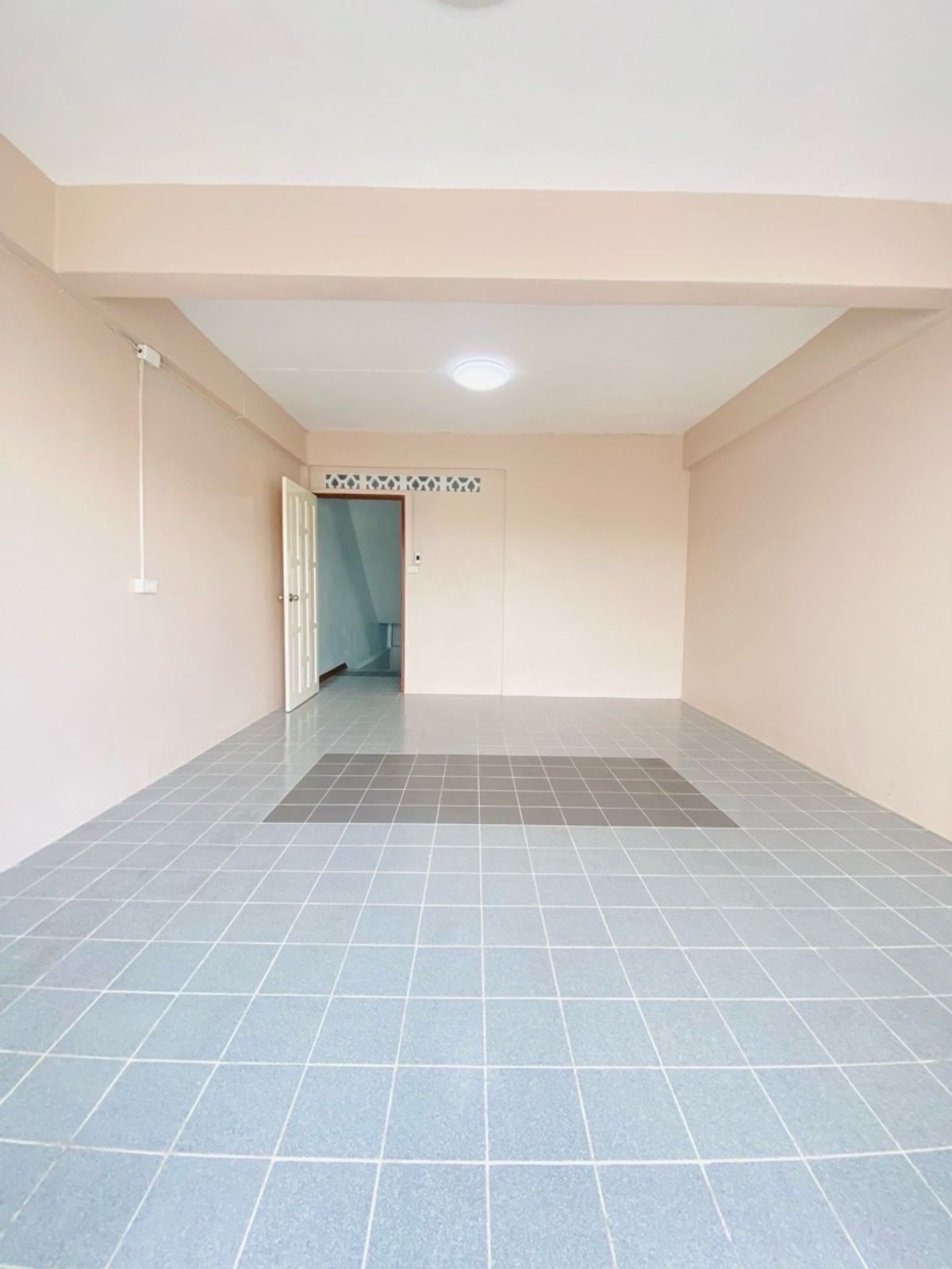 ขายทาวน์โฮมนนทบุรี บางใหญ่ บางบัวทอง : ตึก 4.5 ชั้น ซอยบางกร่าง50 นนทบุรีเดินทางสะดวก เข้าซอยเพียง 50 เมตร ทำเลดีมาก เหมาะทั้งอยู่อาศัยและทำธุรกิจ