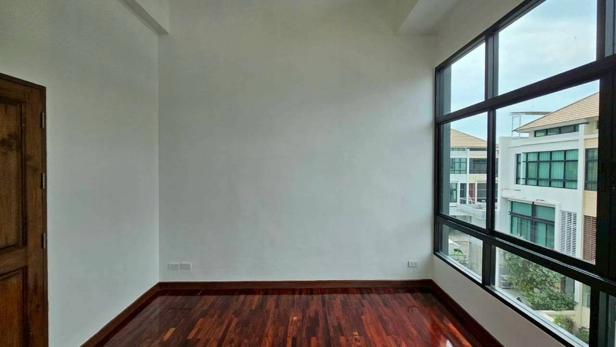 ขายโฮมออฟฟิศเลียบทางด่วนรามอินทรา : ขายโฮมออฟฟิศ 4 ชั้น เดอะ ฮาบิแทท ศรีวรา ทาวน์อินทาวน์ 25 ตร.วา พื้นที่ใช้สอย 300 ตร.ม. 4 ห้องนอน 4 ห้องน้ำ ขาย 13.75 ลบ.*