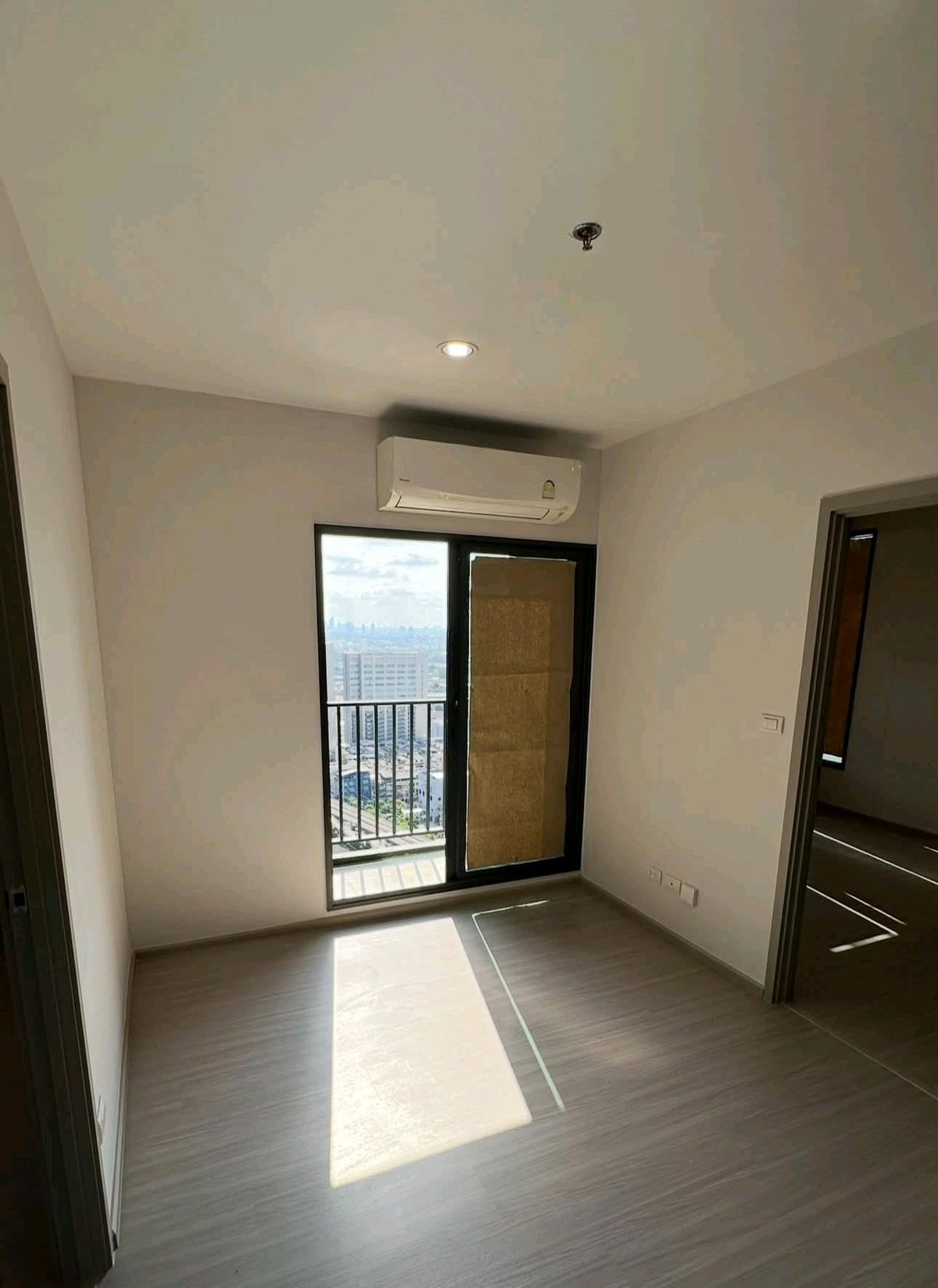 For RentCondoBang kae, Phetkasem : Parkland Condo for Rent Parkland, Petchkasem 56, top floor (opposite Seacon Bang Khae)