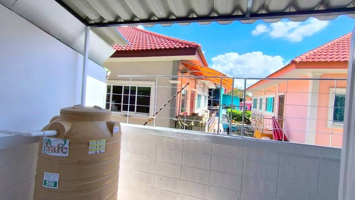 For SaleTownhomePathum Thani,Rangsit, Thammasat : Selling a new renovated townhouse, cheap price Liab Khlong Sam Road, Khlong Sam Subdistrict, Khlong Luang District, Pathum Thani, near Sarasas Witaed School, Khlong Luang Near Dhammakaya Temple