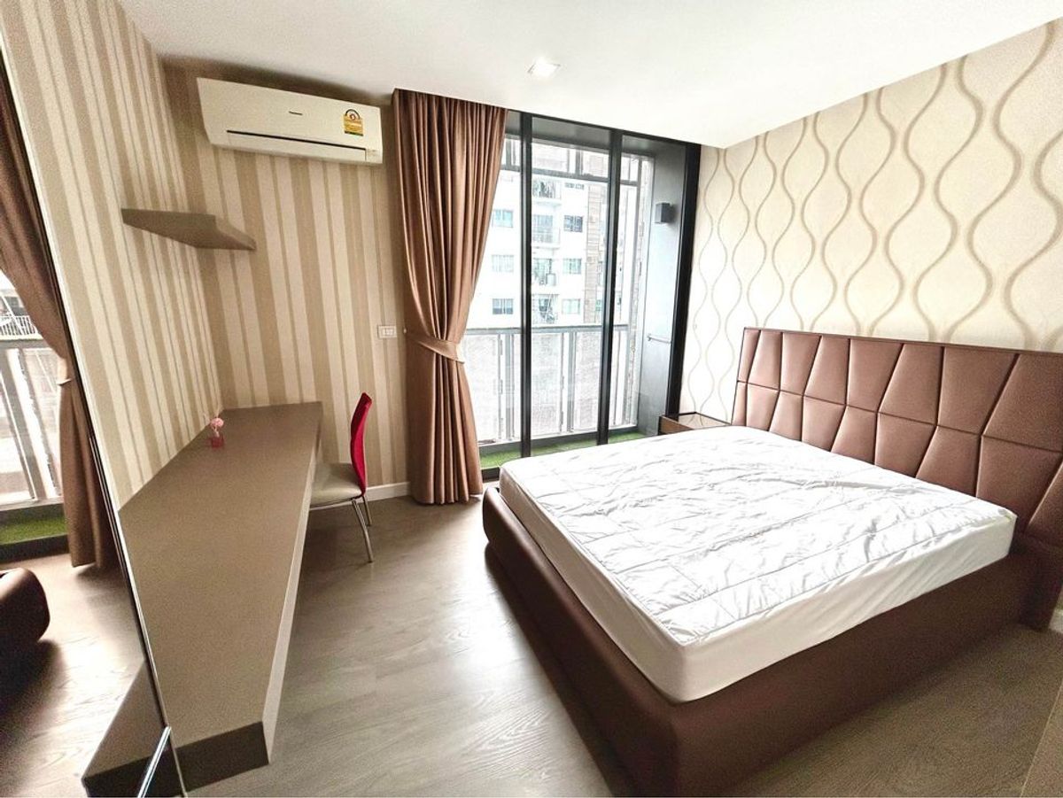For RentCondoRama9, Petchburi, RCA : Ready to enter this 25 Aug 68 🌍 Rent a condo! Good quality, complete electrical appliances Location near the train There is a private space in front of the room near MRT Rama 9. If interested, book immediately.