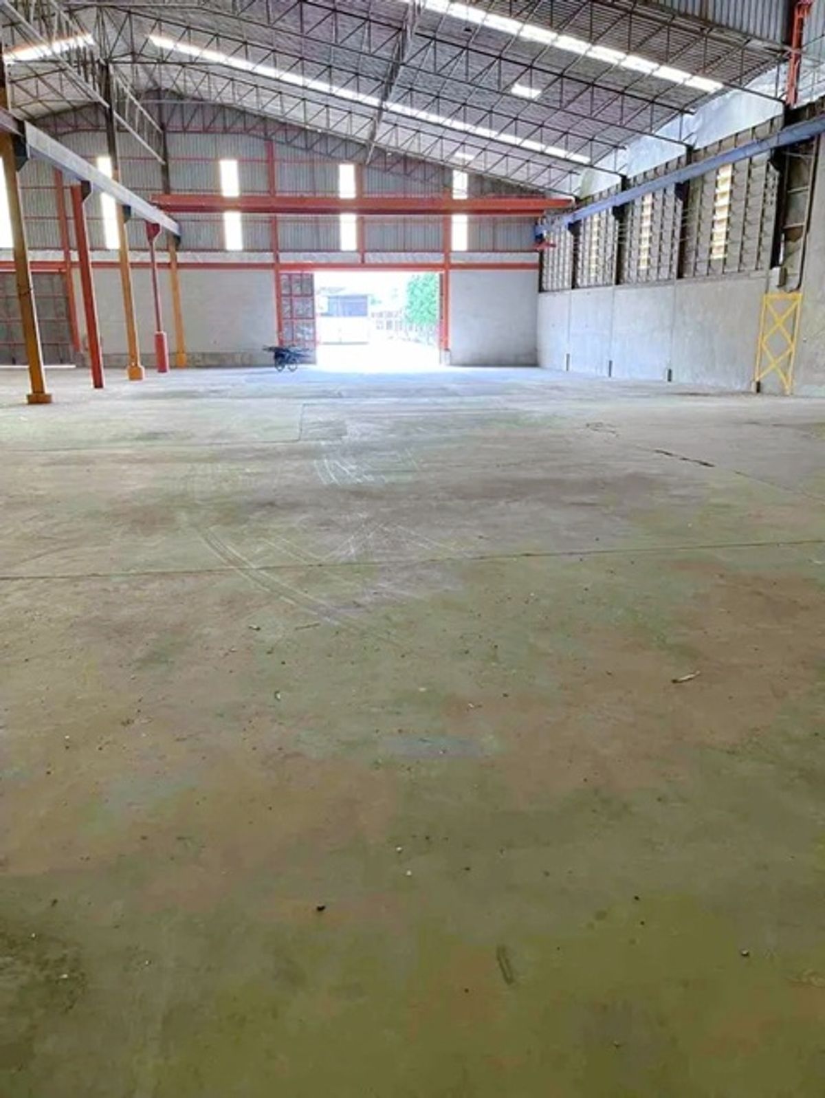 For RentWarehouseRayong : Chalerm Phrakiat Hospital 1.5km. Warehouse for rent storage or assembly 4,200sq.m. 1,050sq.wa. Map C