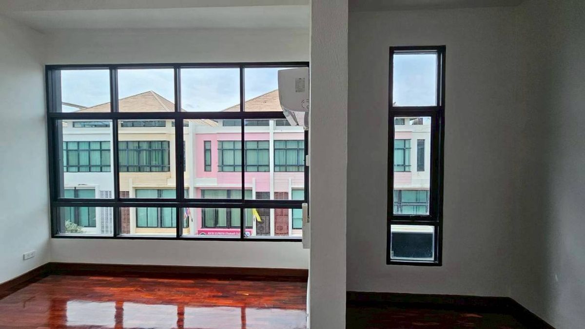 ขายโฮมออฟฟิศเลียบทางด่วนรามอินทรา : ขายโฮมออฟฟิศ 4 ชั้น เดอะ ฮาบิแทท ศรีวรา ทาวน์อินทาวน์ 25 ตร.วา พื้นที่ใช้สอย 300 ตร.ม. 4 ห้องนอน 4 ห้องน้ำ ขาย 13.75 ลบ.*