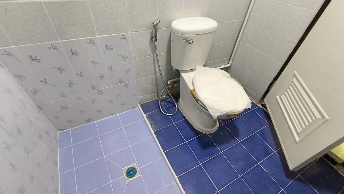 For SaleTownhomePathum Thani,Rangsit, Thammasat : Selling a new renovated townhouse, cheap price Liab Khlong Sam Road, Khlong Sam Subdistrict, Khlong Luang District, Pathum Thani, near Sarasas Witaed School, Khlong Luang Near Dhammakaya Temple