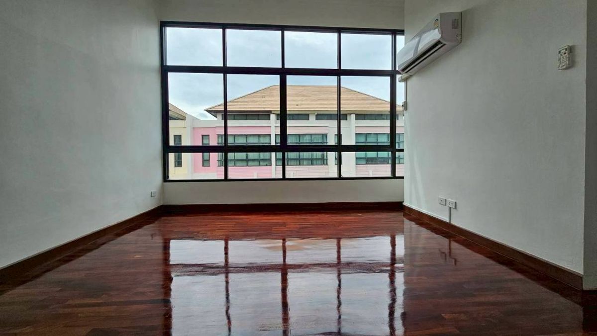 ขายโฮมออฟฟิศเลียบทางด่วนรามอินทรา : ขายโฮมออฟฟิศ 4 ชั้น เดอะ ฮาบิแทท ศรีวรา ทาวน์อินทาวน์ 25 ตร.วา พื้นที่ใช้สอย 300 ตร.ม. 4 ห้องนอน 4 ห้องน้ำ ขาย 13.75 ลบ.*