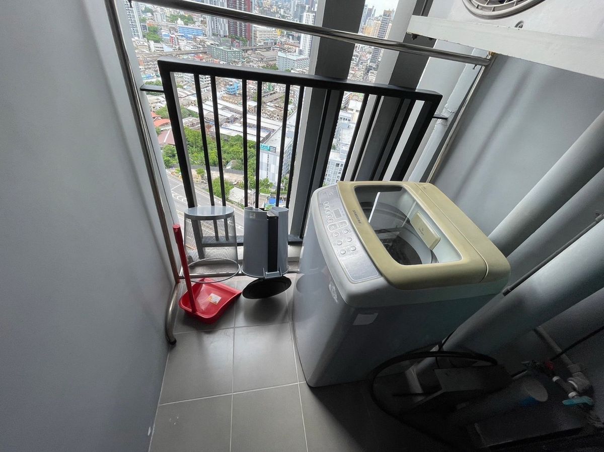 ให้เช่าคอนโดอ่อนนุช อุดมสุข : ให้เช่า The Base Park West ชั้น30 วิวเมือง ห้องขนาด 26 ตร.ม. เครื่องใช้ไฟฟ้าและเฟอร์ครบ ใกล้บีทีเอสอ่อนนุช,Habito mall พร้อมเข้าอยู่  ราคา 13,000 บาท 