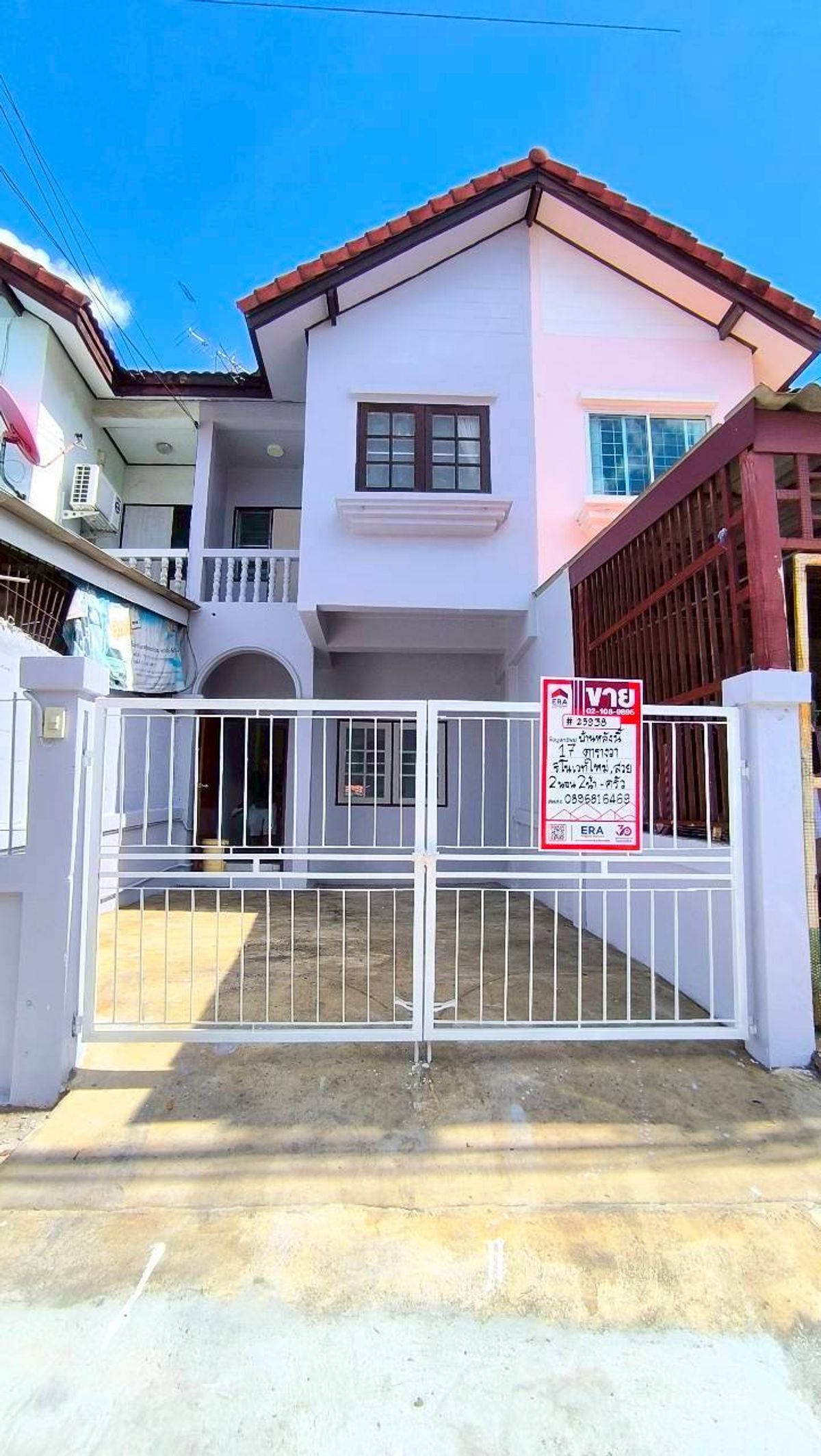For SaleTownhomePathum Thani,Rangsit, Thammasat : Selling a new renovated townhouse, cheap price Liab Khlong Sam Road, Khlong Sam Subdistrict, Khlong Luang District, Pathum Thani, near Sarasas Witaed School, Khlong Luang Near Dhammakaya Temple