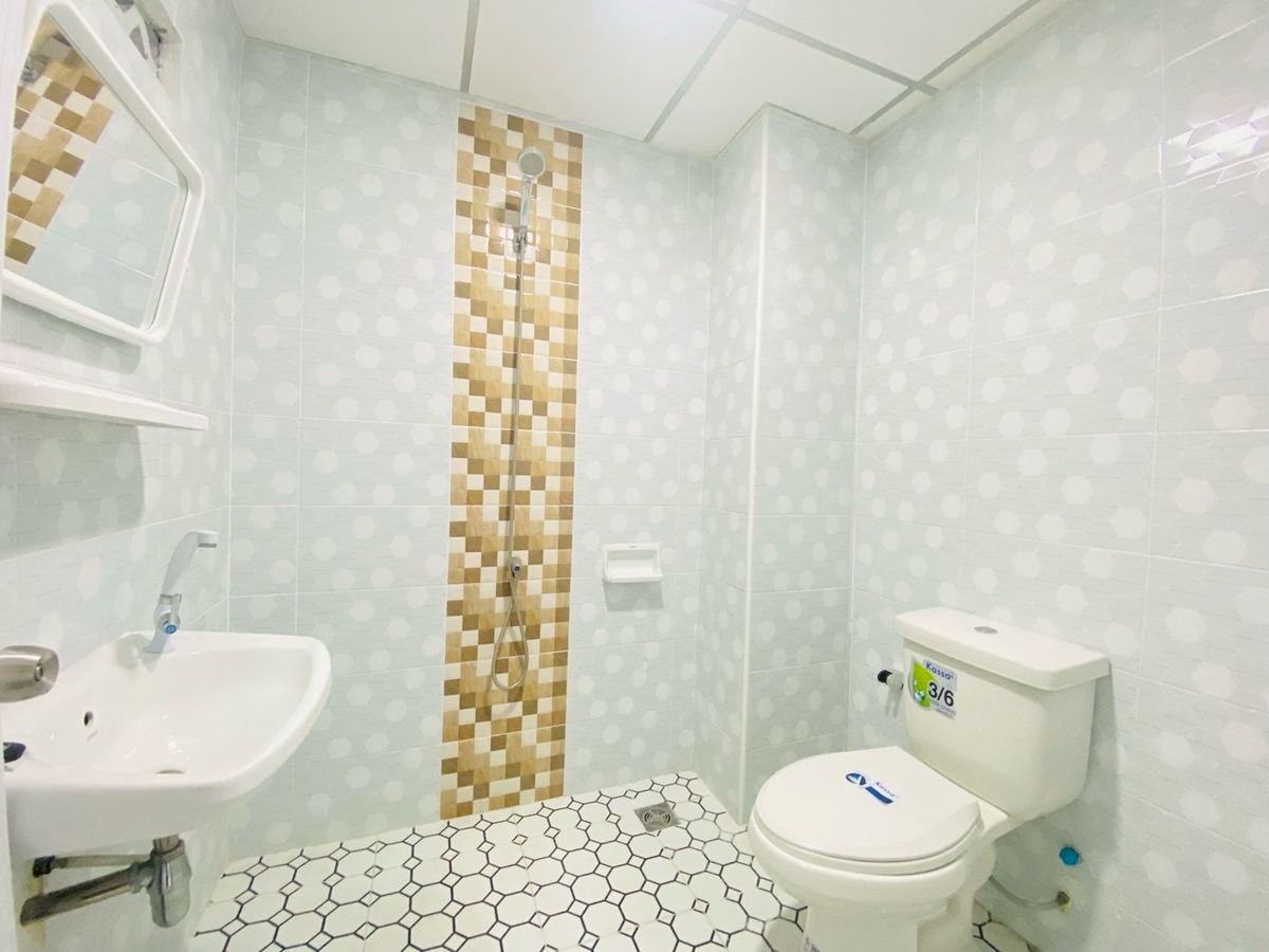 ขายทาวน์โฮมนนทบุรี บางใหญ่ บางบัวทอง : ตึก 4.5 ชั้น ซอยบางกร่าง50 นนทบุรีเดินทางสะดวก เข้าซอยเพียง 50 เมตร ทำเลดีมาก เหมาะทั้งอยู่อาศัยและทำธุรกิจ