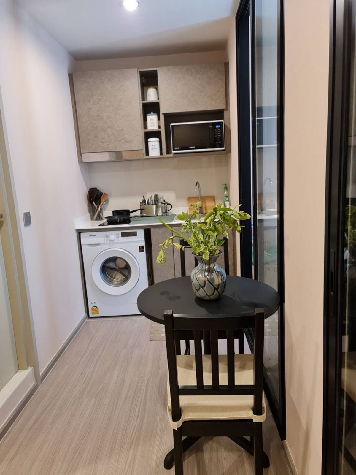 For RentCondoSamut Prakan,Samrong : Urgent rent Aspire Erawan Prime Building A, Floor 9, corner room, swimming pool, size 35.15 sq.m., special price 13,500 baht