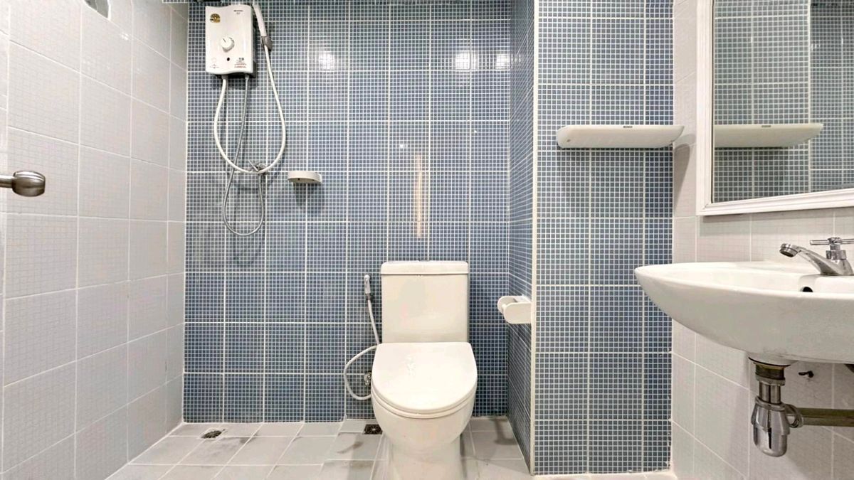 For SaleCondoKasetsart, Ratchayothin : 🌳 Good condo, location in the center of the city near Plaza Lagoon, worth more than anyone else! 🏢 Double U Condominium Ladprao-Wang Hin 🌳