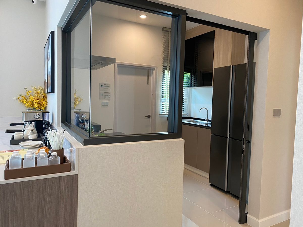 For SaleHouseLadkrabang, Suwannaphum Airport : & quot; Ban Ninya, Krungthep Kreetha Motorway & quot; 3 -storey detached house project, Krungthep Kreetha from Central Pattana