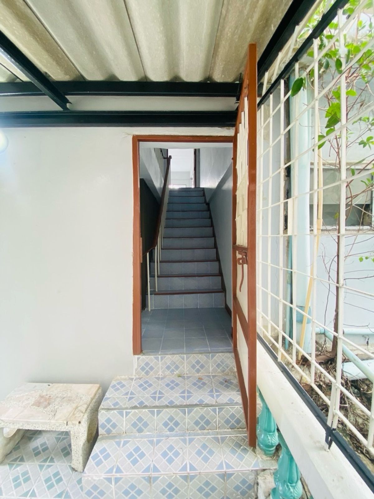 ขายทาวน์โฮมนนทบุรี บางใหญ่ บางบัวทอง : ตึก 4.5 ชั้น ซอยบางกร่าง50 นนทบุรีเดินทางสะดวก เข้าซอยเพียง 50 เมตร ทำเลดีมาก เหมาะทั้งอยู่อาศัยและทำธุรกิจ