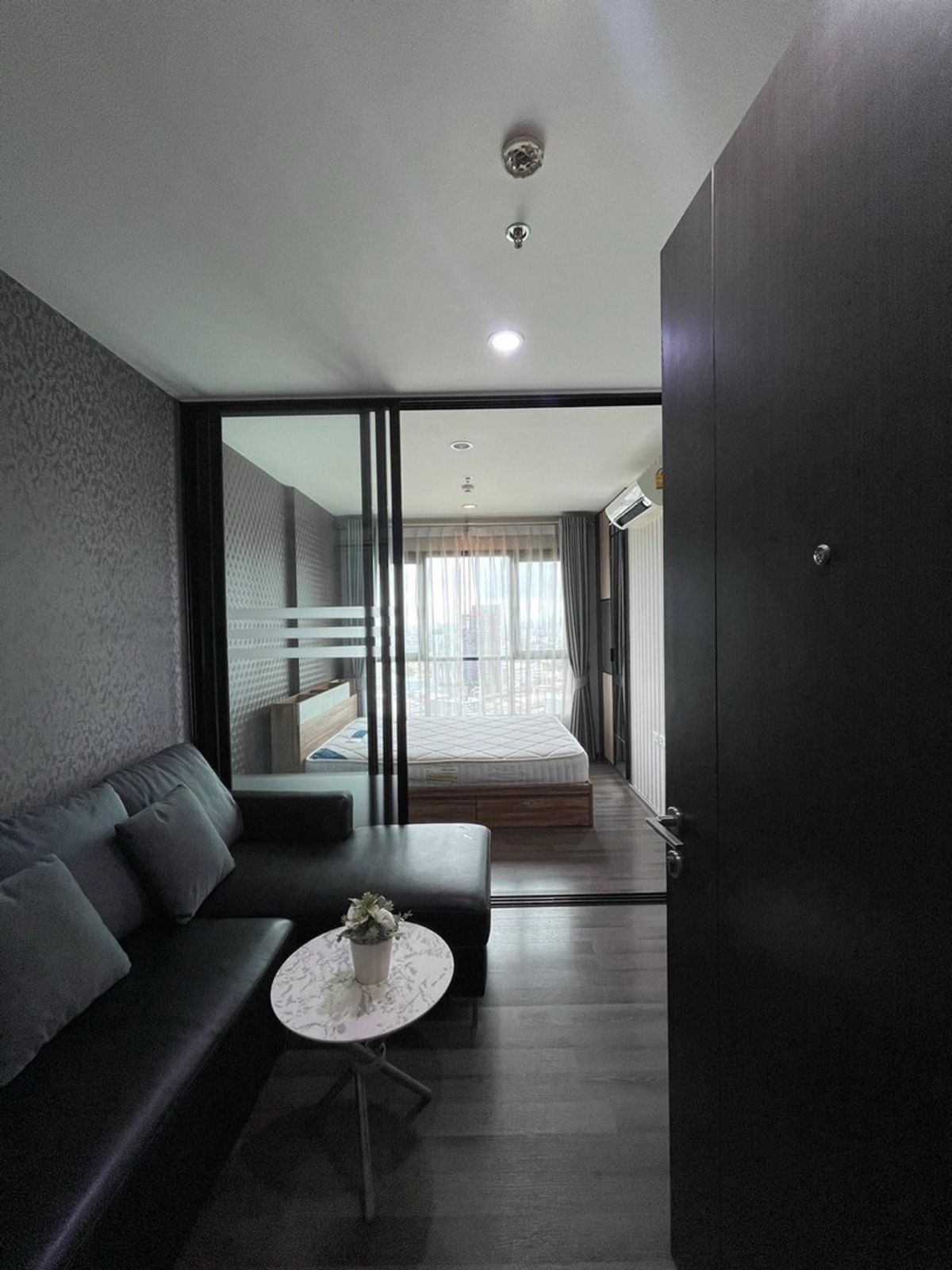 ให้เช่าคอนโดอ่อนนุช อุดมสุข : ให้เช่า The Base Park West ชั้น30 วิวเมือง ห้องขนาด 26 ตร.ม. เครื่องใช้ไฟฟ้าและเฟอร์ครบ ใกล้บีทีเอสอ่อนนุช,Habito mall พร้อมเข้าอยู่  ราคา 13,000 บาท 