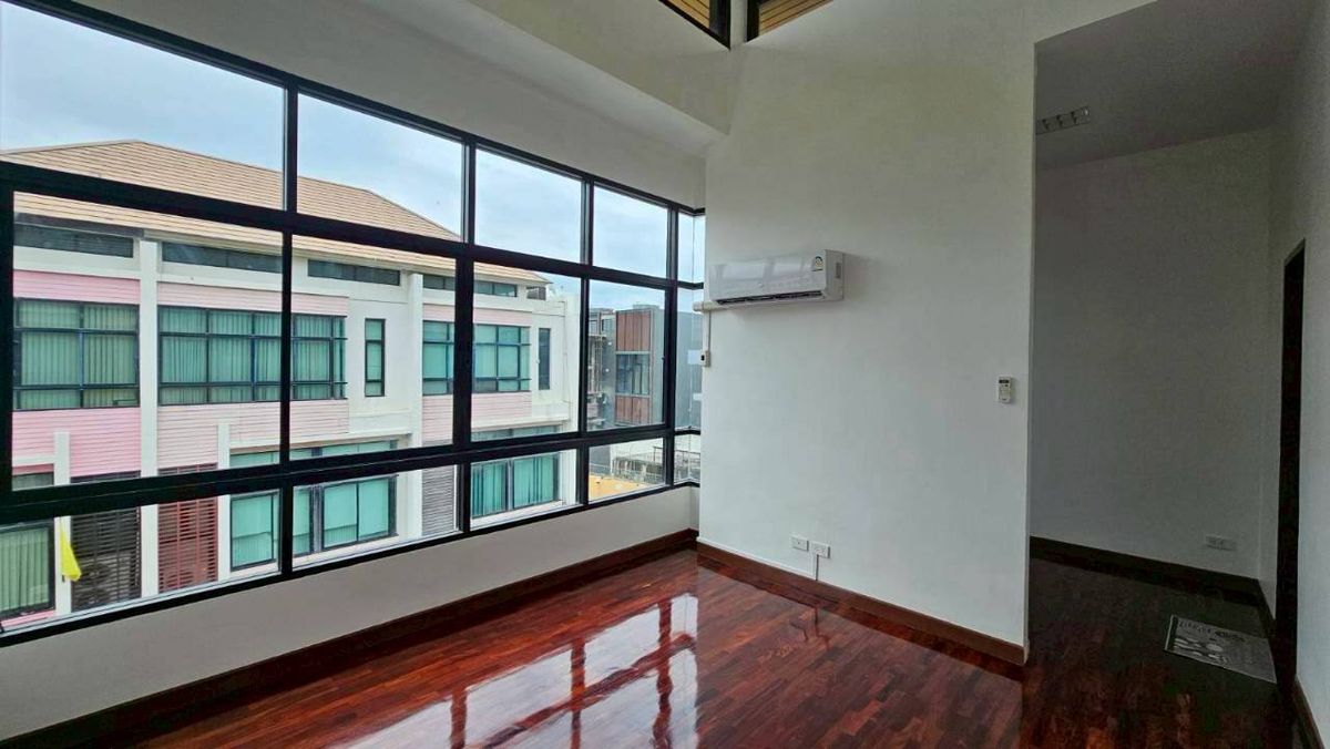 ขายโฮมออฟฟิศเลียบทางด่วนรามอินทรา : ขายโฮมออฟฟิศ 4 ชั้น เดอะ ฮาบิแทท ศรีวรา ทาวน์อินทาวน์ 25 ตร.วา พื้นที่ใช้สอย 300 ตร.ม. 4 ห้องนอน 4 ห้องน้ำ ขาย 13.75 ลบ.*