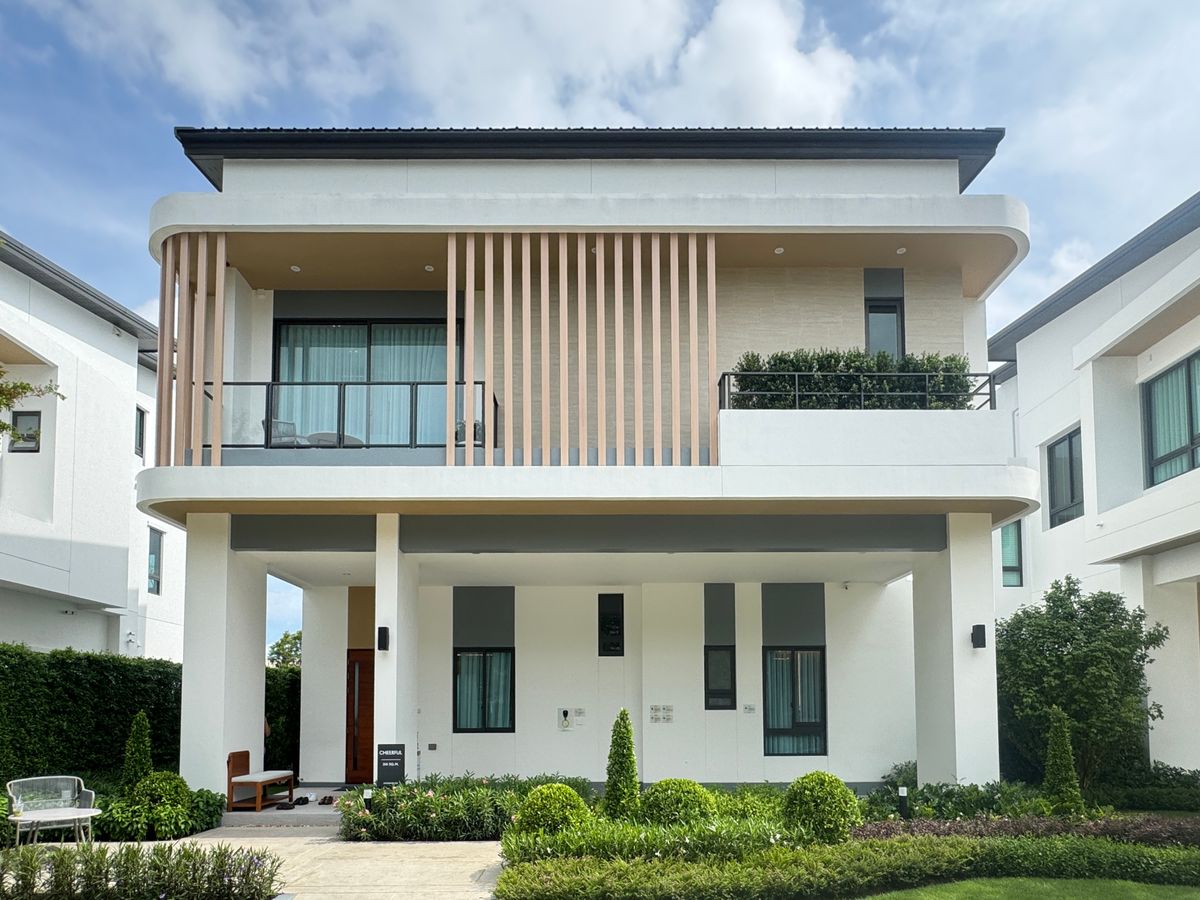 For SaleHousePattanakan, Srinakarin : (SALE) Ban Ninya, Krungthep - Motorway, 3 -story detached house, Type Cheerful (L) size 316 sq.m., 5 bedrooms, 6 water, parking 📞 Call 065-2614622 Tammy